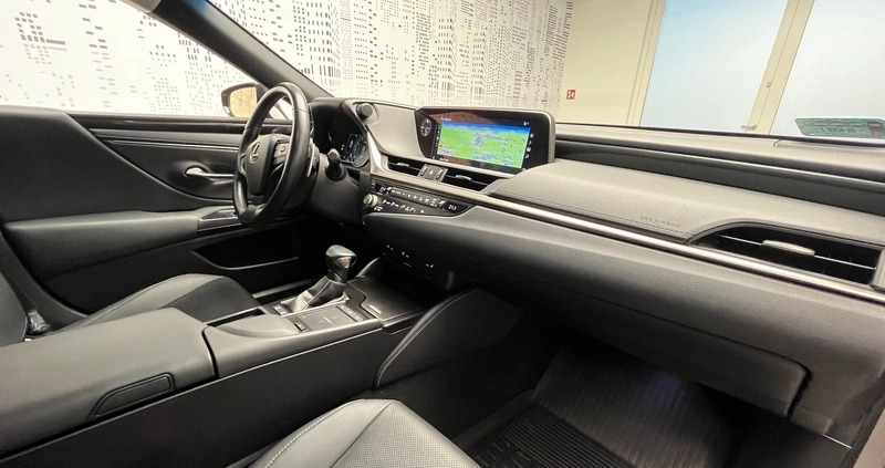 Lexus ES cena 182900 przebieg: 59042, rok produkcji 2021 z Bolesławiec małe 211
